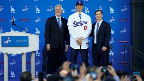 Dodgers, Ohtani got creative with $700 million deal, but both sides still have some risk